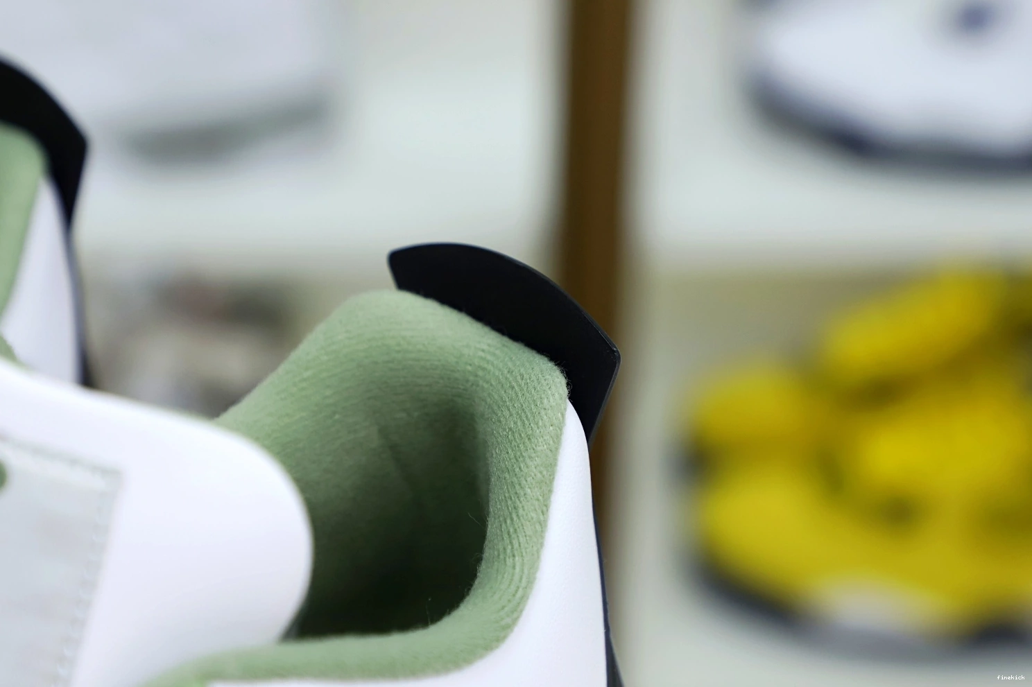 4 JORDAN AIR 